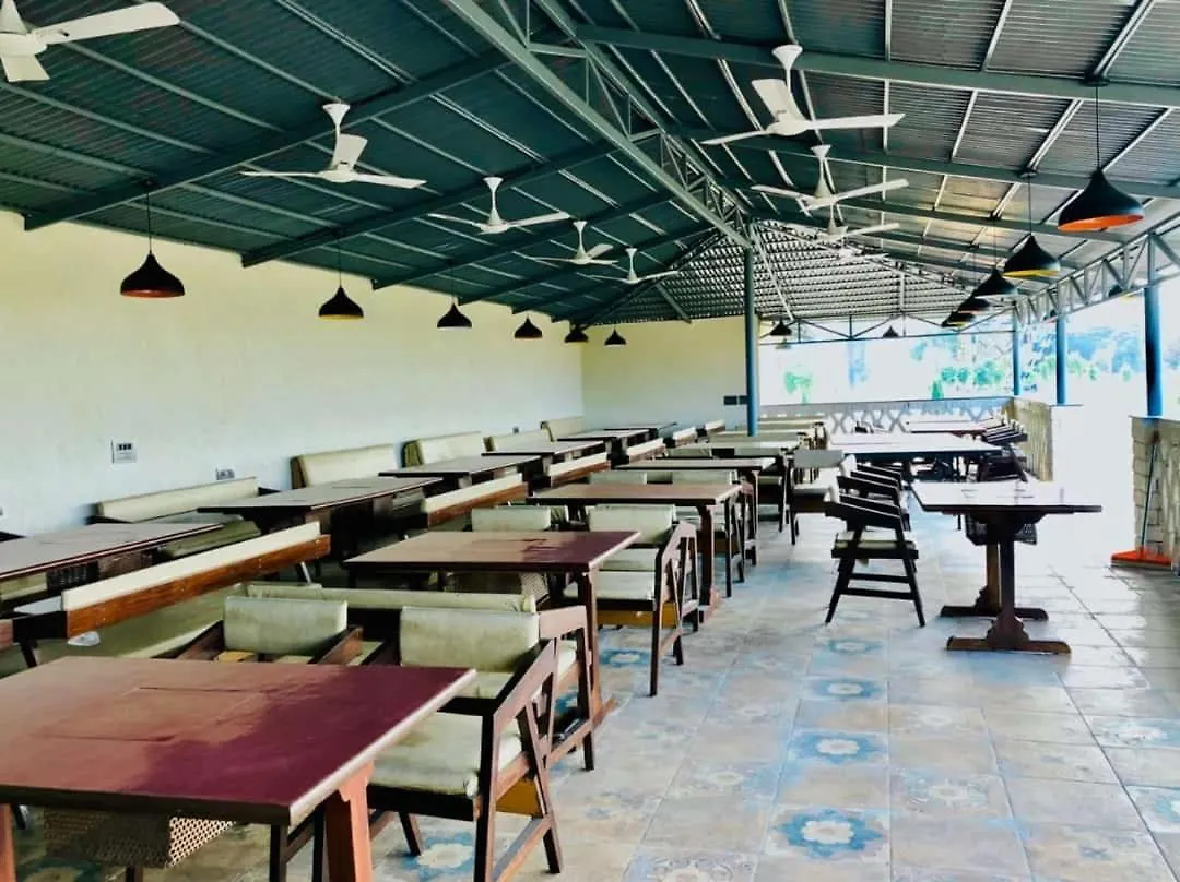 Apple Adventure Resort Gurgaon 3*,
