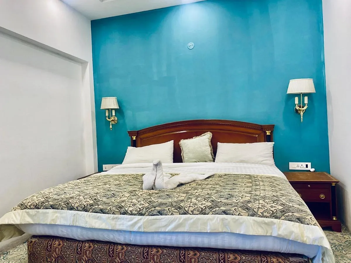 Apple Adventure Resort Gurgaon 3*,
